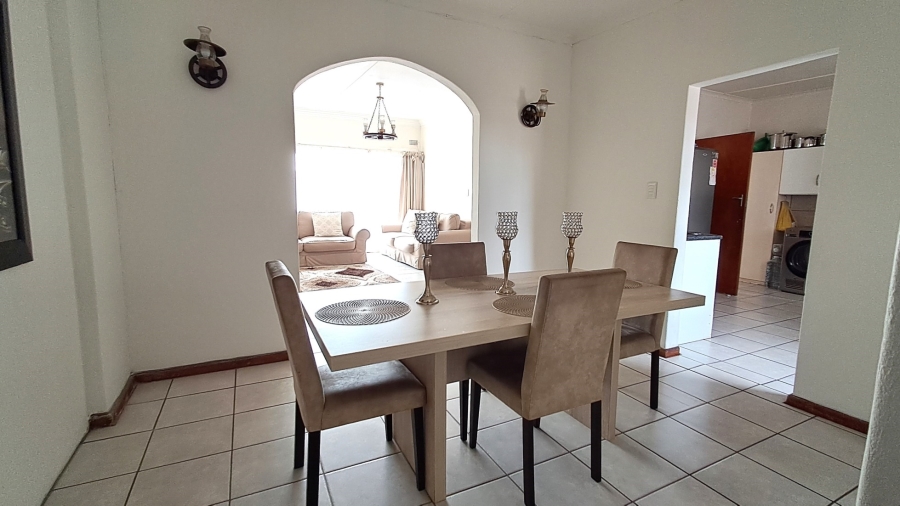 3 Bedroom Property for Sale in Louwville Western Cape